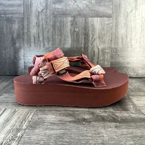 Teva Flatform Universal Women 9 Burgundy Patterned Platform Sandal NEW 1166812